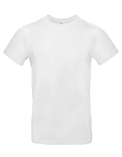 Weißes B&C T-Shirt, blank oder mit DTF-Druck, aus weicher Baumwolle, liegt flach auf einer weißen Oberfläche.